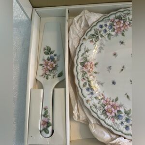 Andrea by sadek cake plate and server